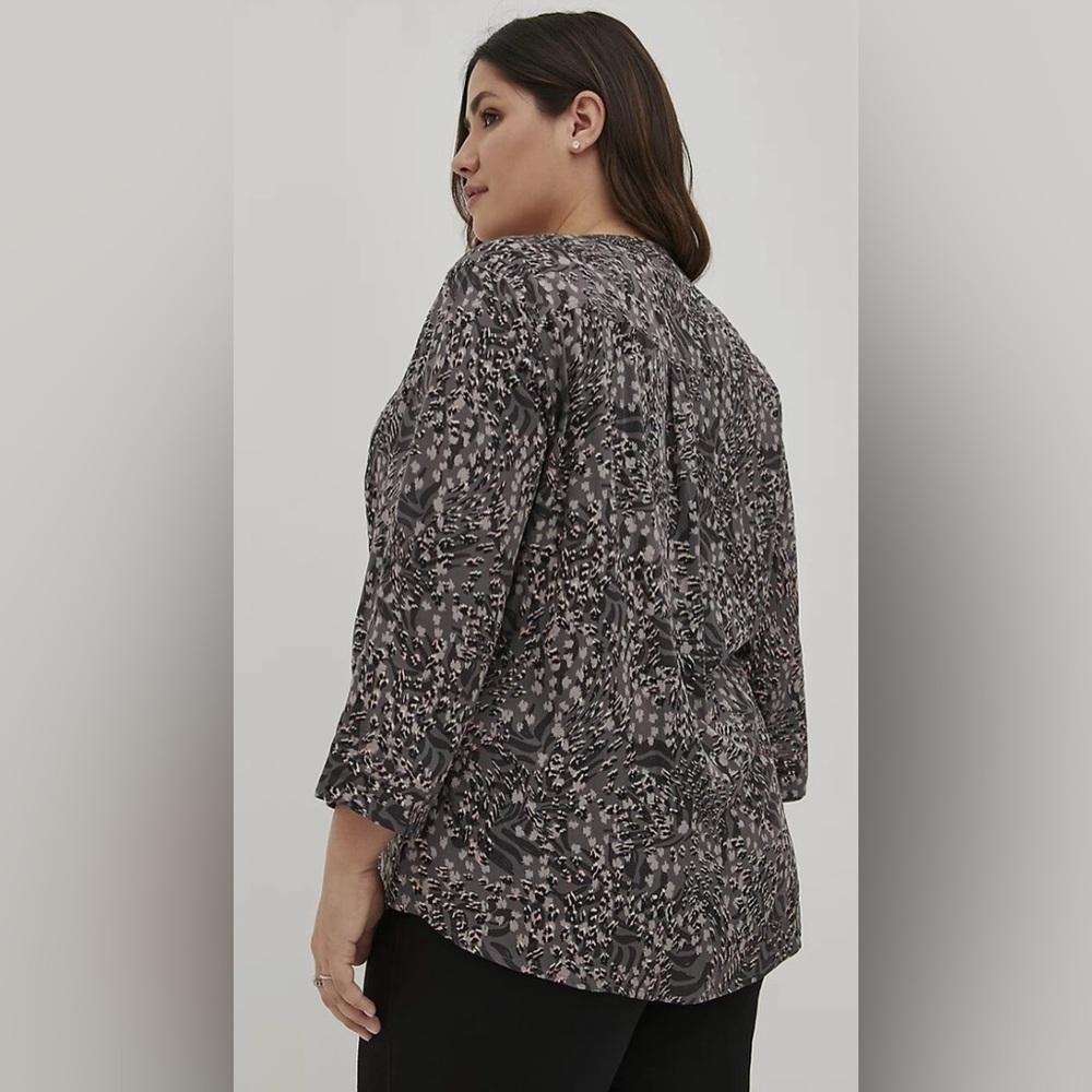 Torrid Black and Gray Patterned Blouse - Picture 3 of 8